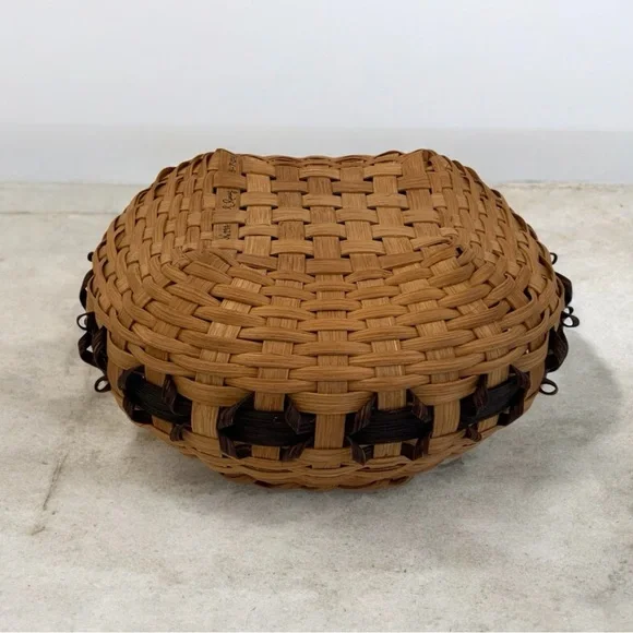 Artisan Crafted Curly Split Oak Basket By R. Riney, 2004, Round & Square Bottom - Picture 2 of 10